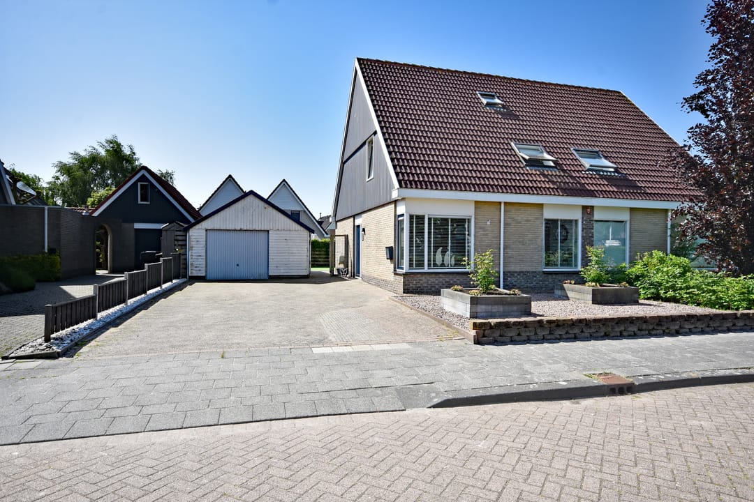 Low-Maintenance Semi-Detached Home with South-Facing Garden Near Nature Reserve