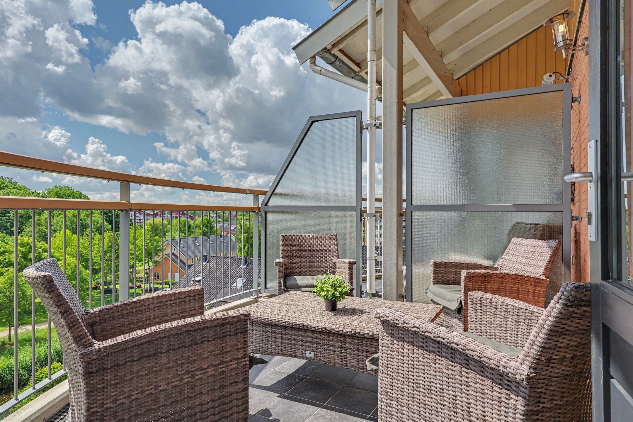 Spacious Maisonette Apartment with Panoramic Views in Schiedam — 21
