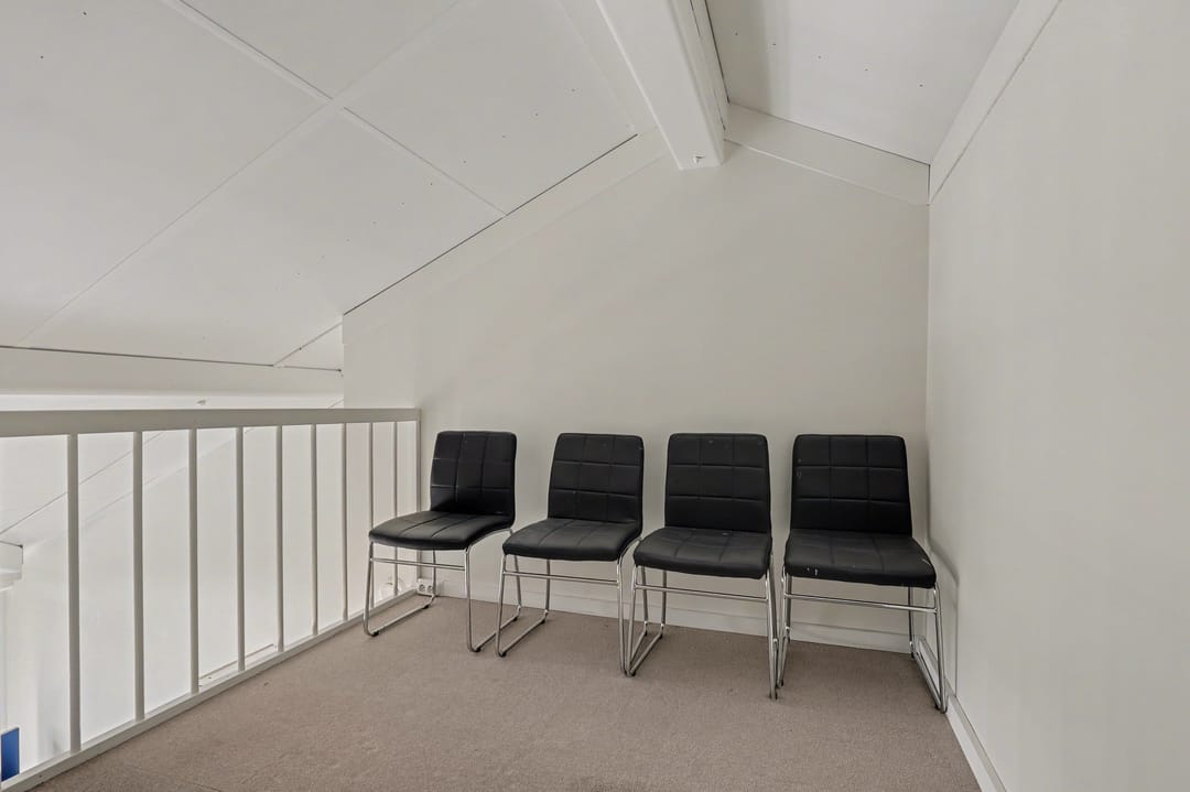 Spacious Maisonette Apartment with Panoramic Views in Schiedam — 31