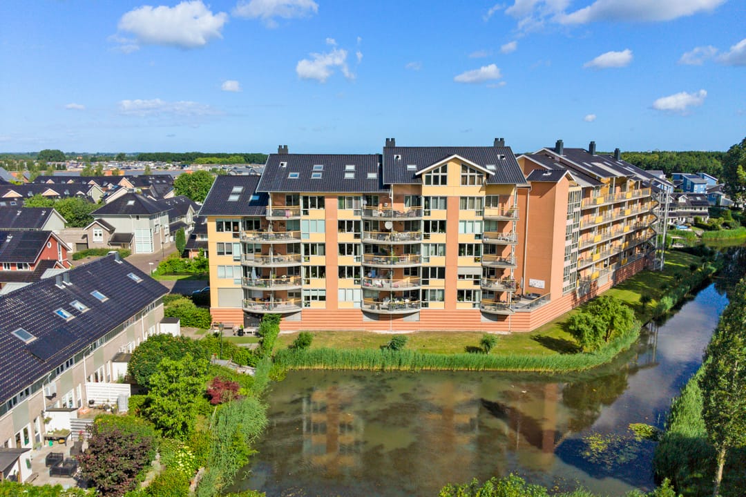 Spacious Maisonette Apartment with Panoramic Views in Schiedam — 52