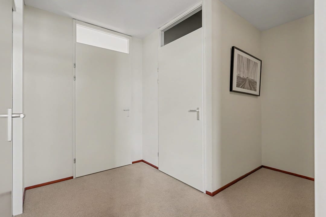 Spacious Maisonette Apartment with Panoramic Views in Schiedam — 26