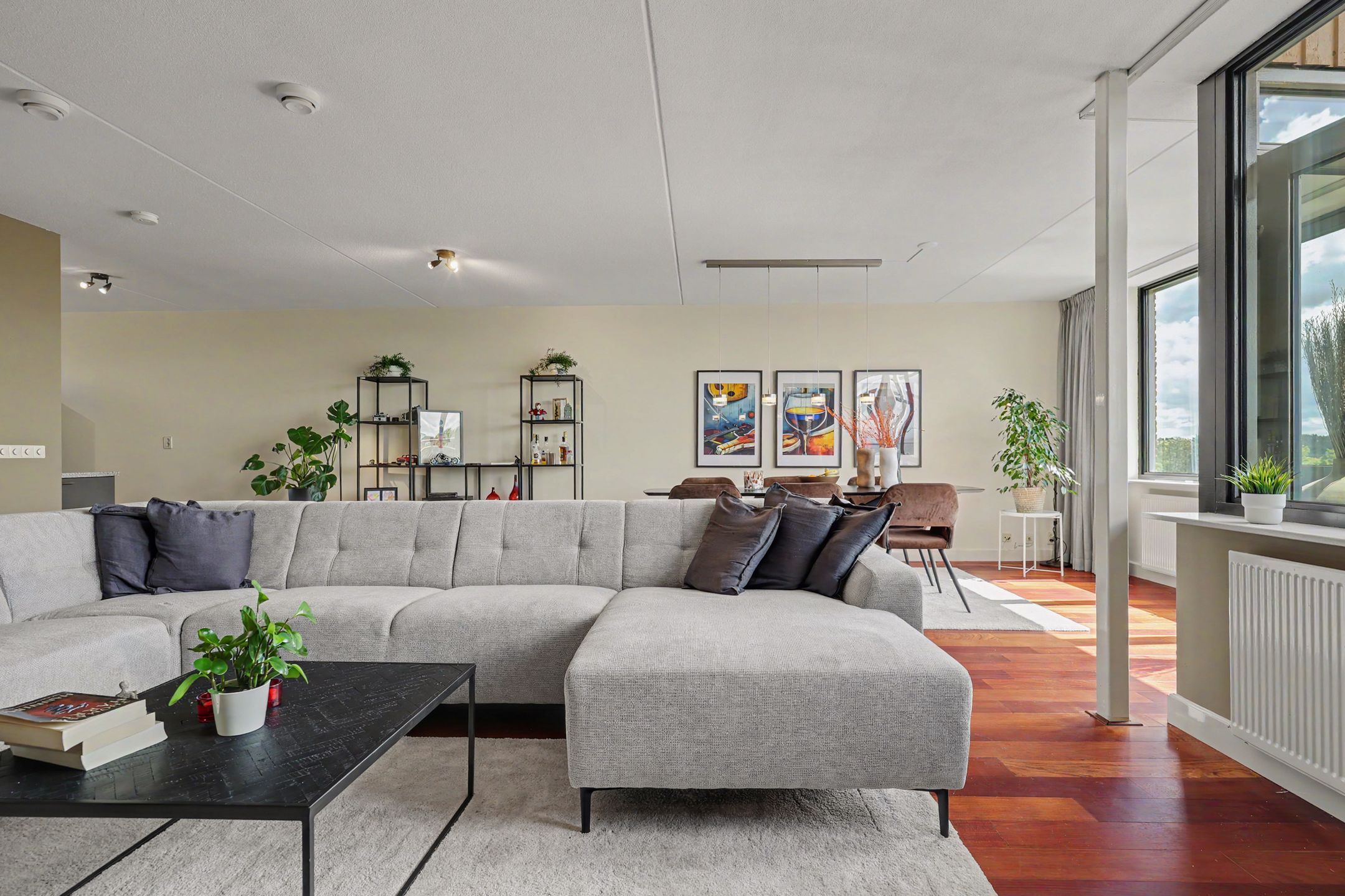 Spacious Maisonette Apartment with Panoramic Views in Schiedam — 18