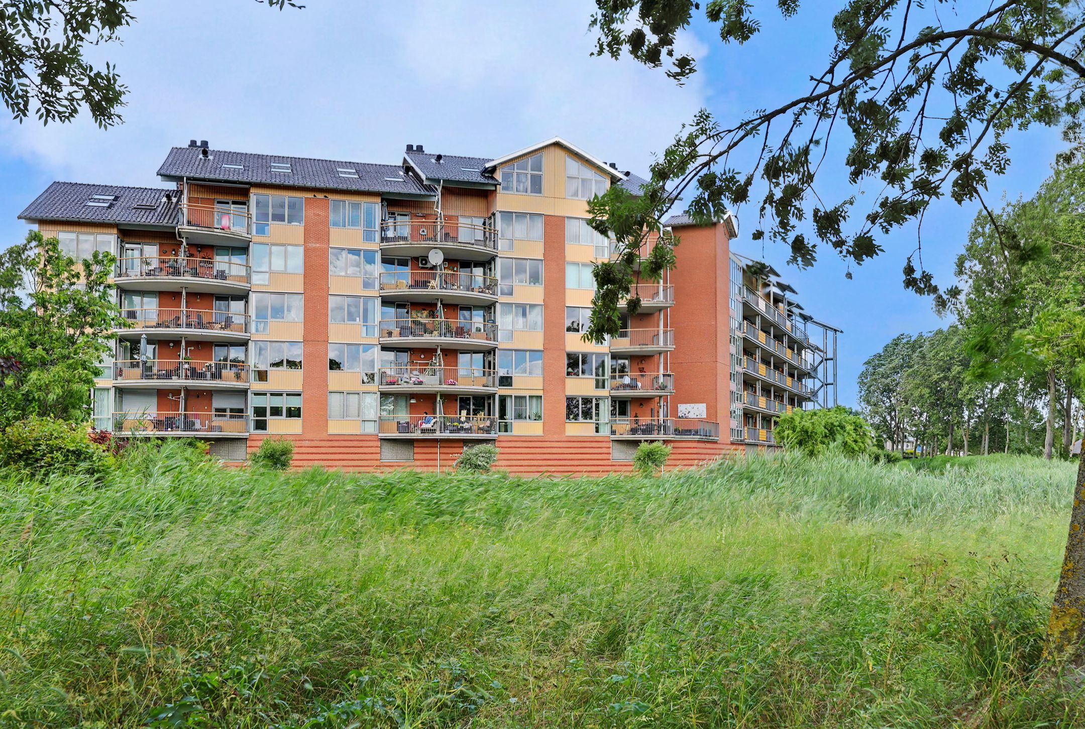 Spacious Maisonette Apartment with Panoramic Views in Schiedam — 48