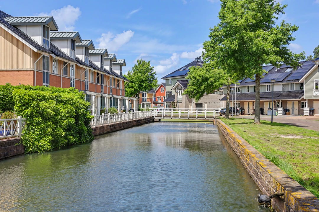Spacious Maisonette Apartment with Panoramic Views in Schiedam — 47