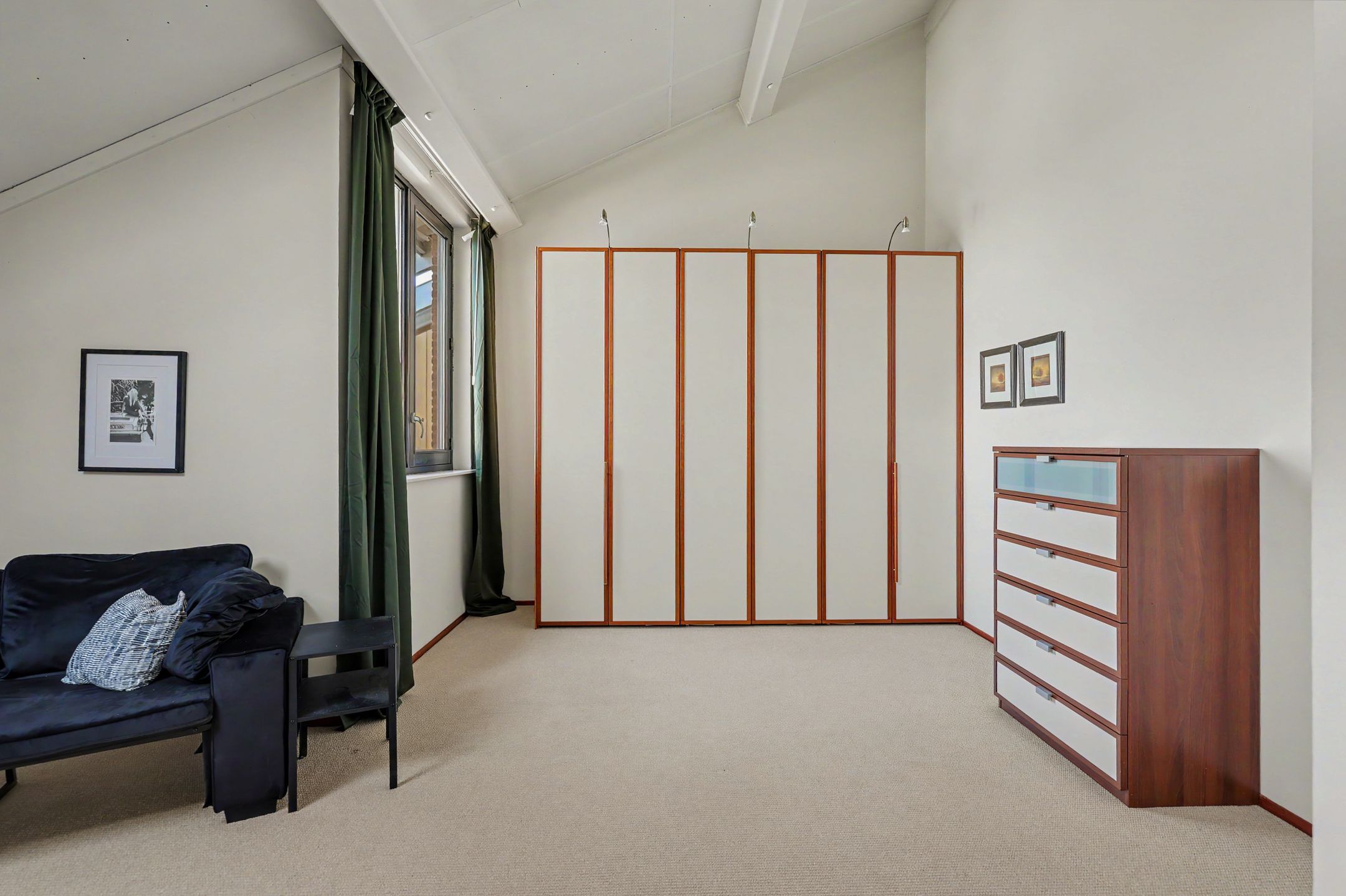 Spacious Maisonette Apartment with Panoramic Views in Schiedam — 36