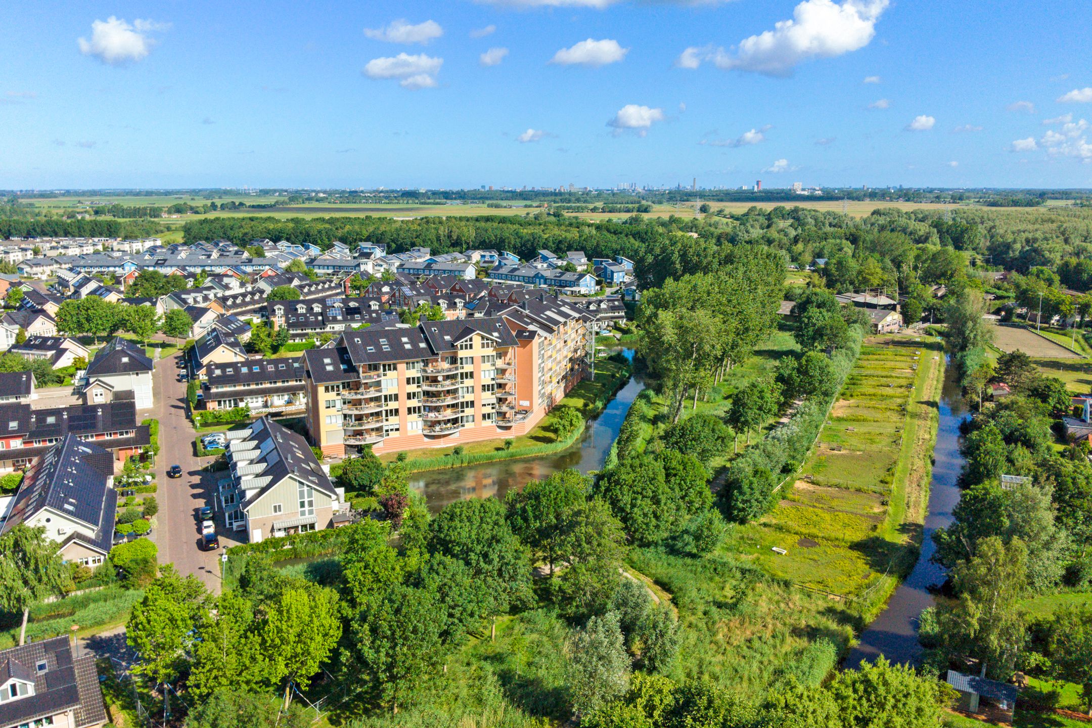 Spacious Maisonette Apartment with Panoramic Views in Schiedam — 54