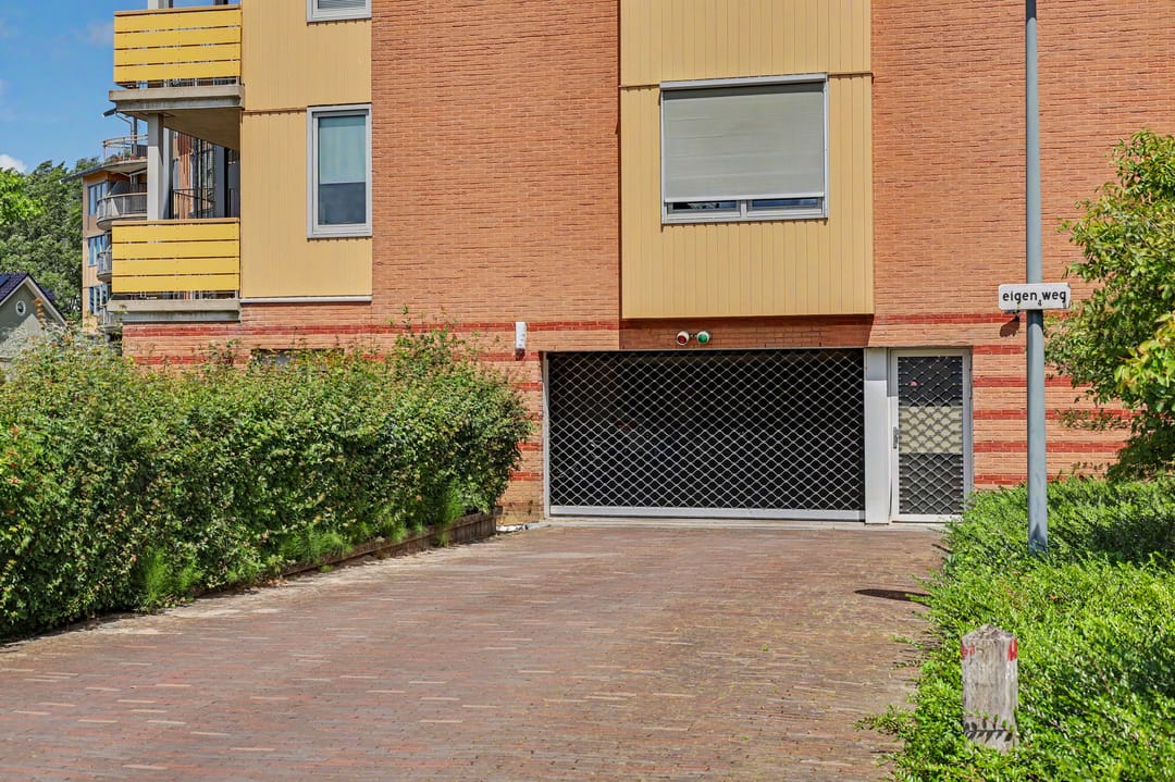 Spacious Maisonette Apartment with Panoramic Views in Schiedam — 43