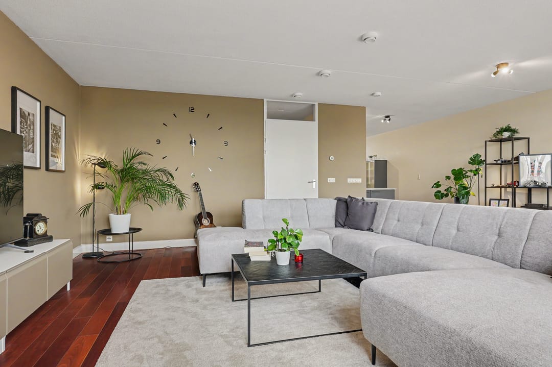 Spacious Maisonette Apartment with Panoramic Views in Schiedam — 16