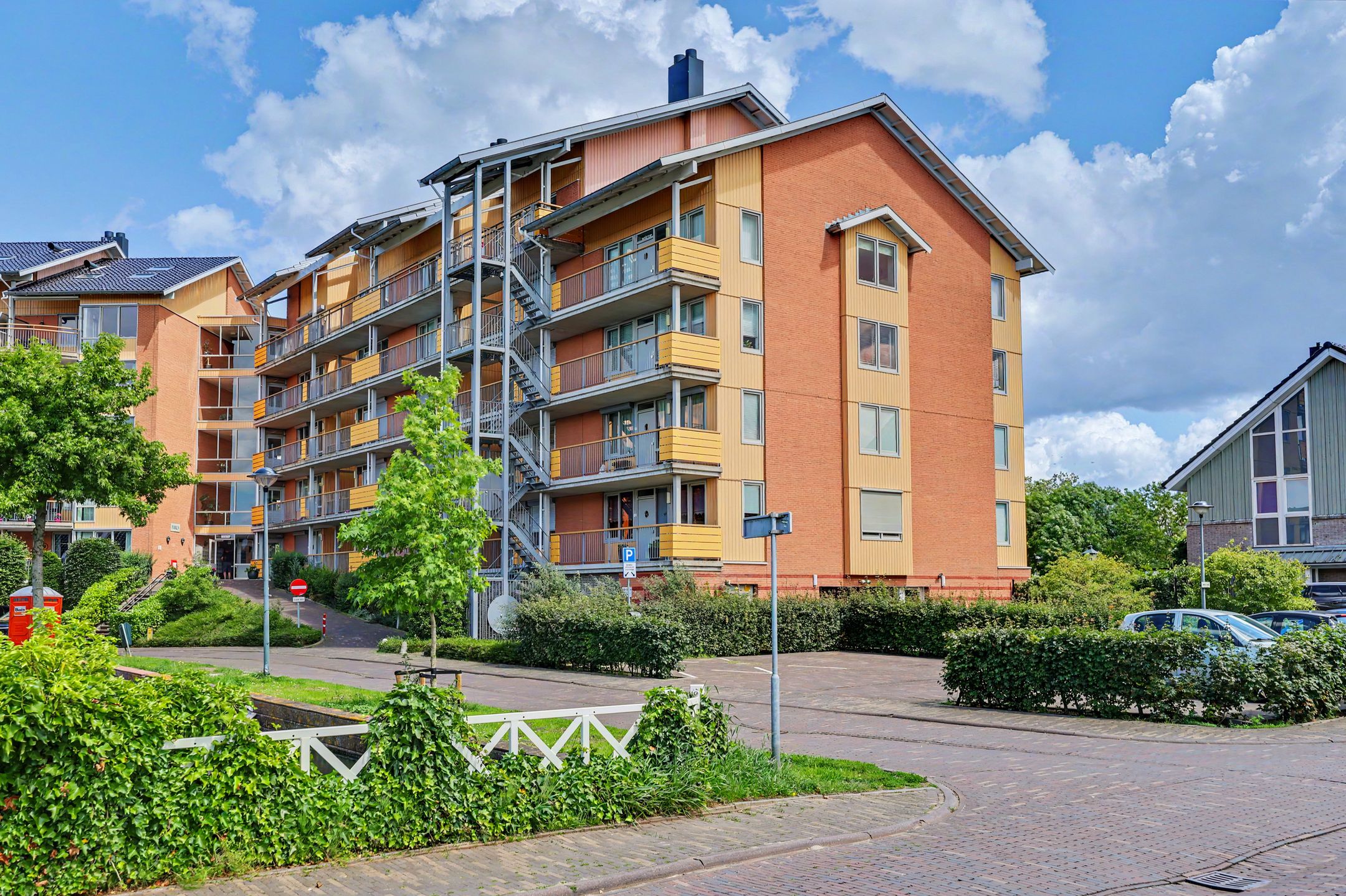 Spacious Maisonette Apartment with Panoramic Views in Schiedam — 45