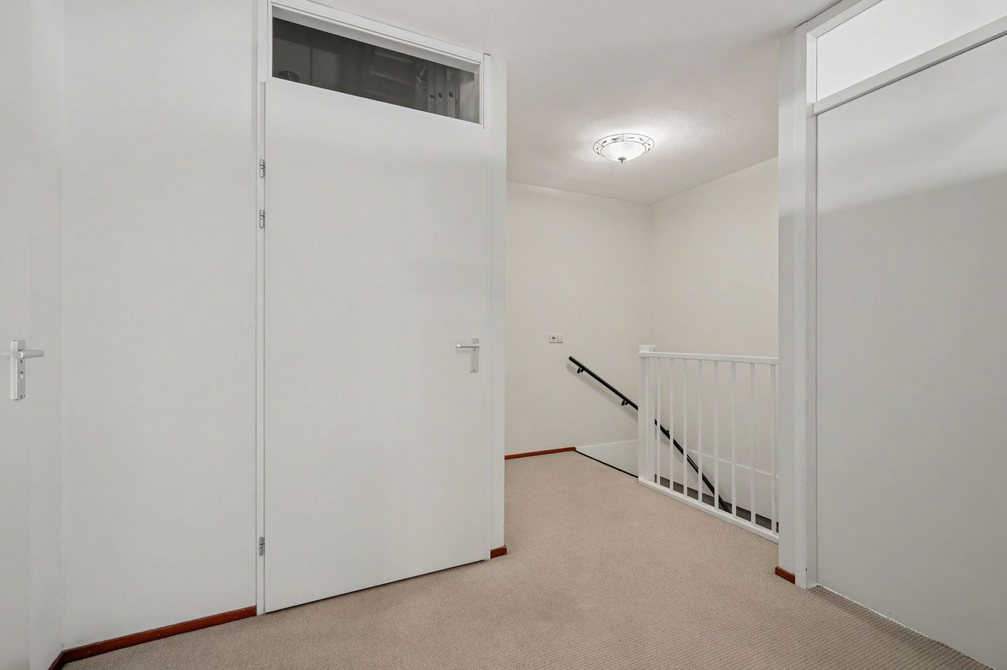 Spacious Maisonette Apartment with Panoramic Views in Schiedam — 25