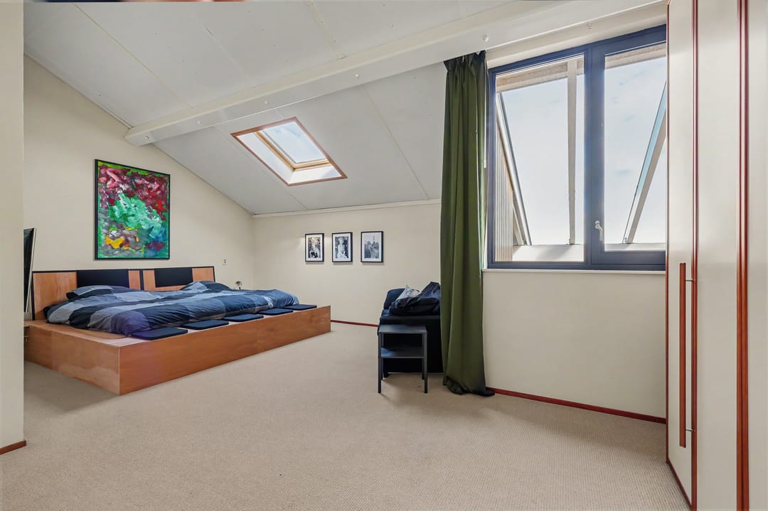 Spacious Maisonette Apartment with Panoramic Views in Schiedam — 37