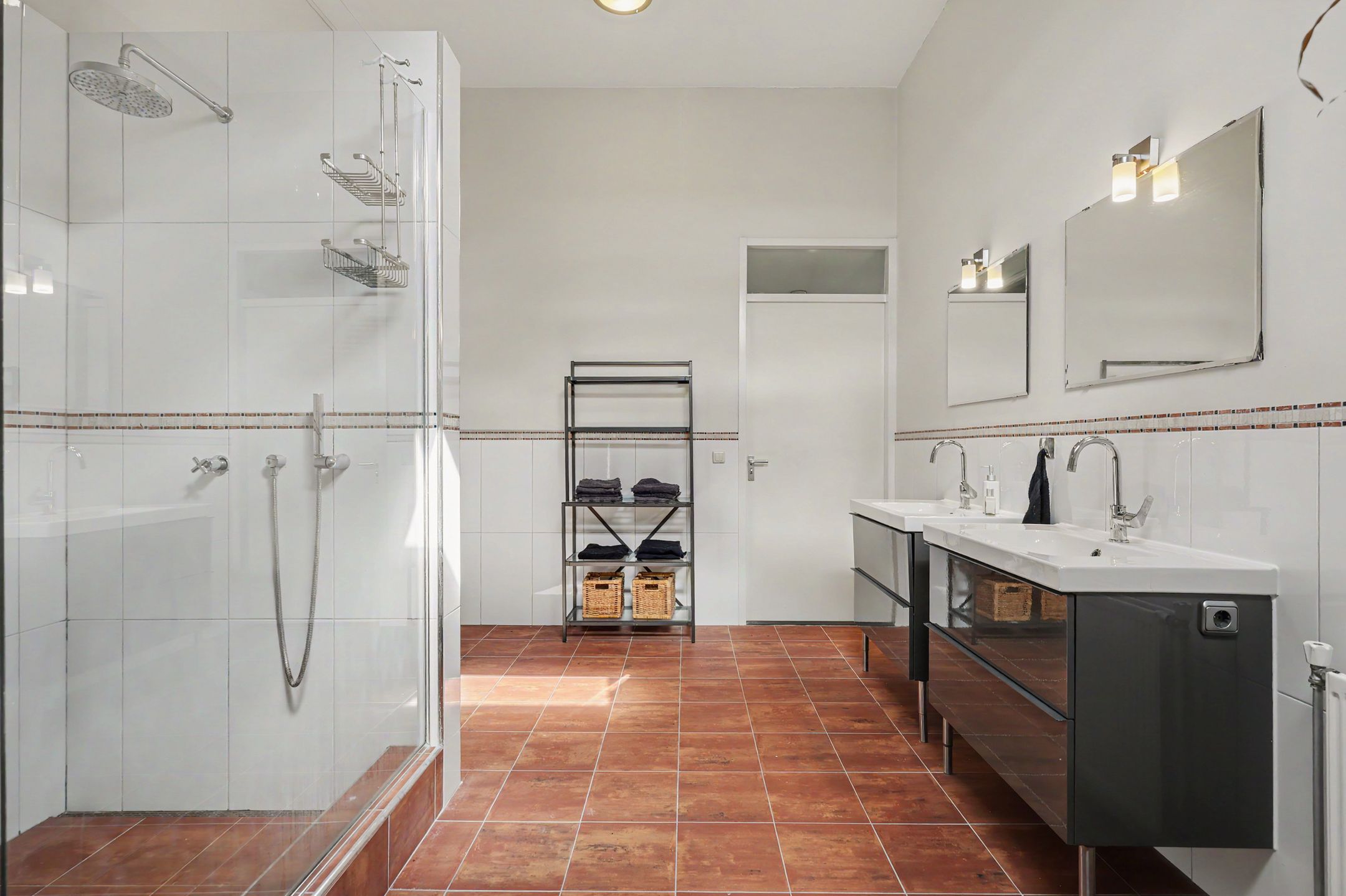 Spacious Maisonette Apartment with Panoramic Views in Schiedam — 39