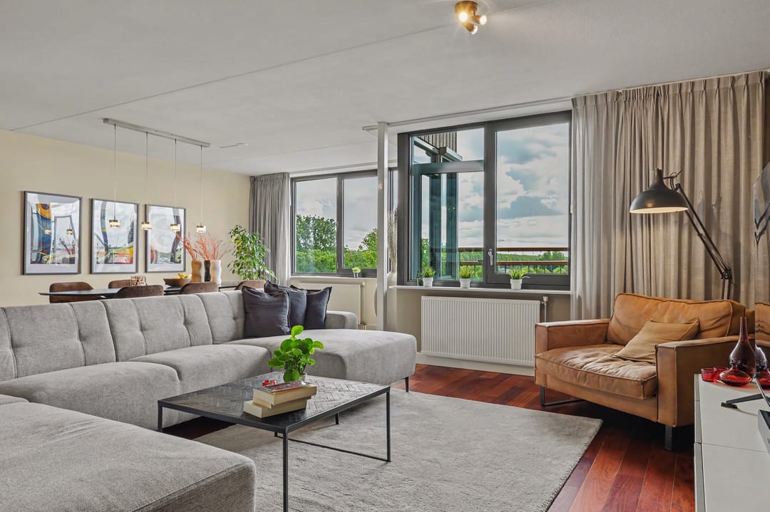 Spacious Maisonette Apartment with Panoramic Views in Schiedam — 17