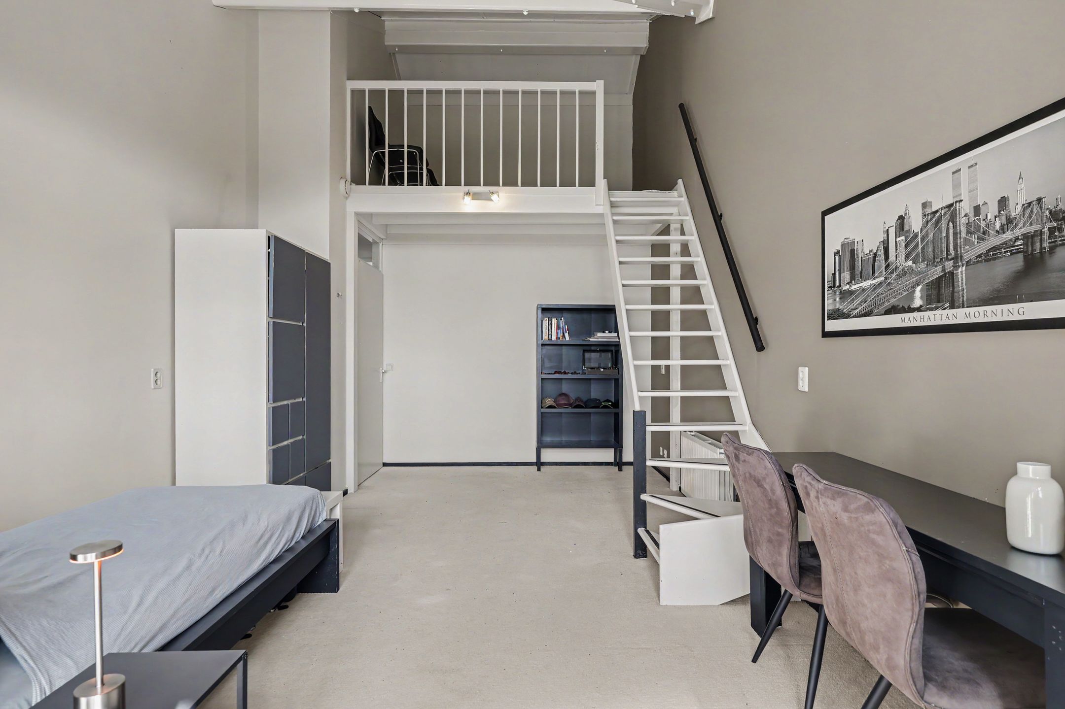 Spacious Maisonette Apartment with Panoramic Views in Schiedam — 30
