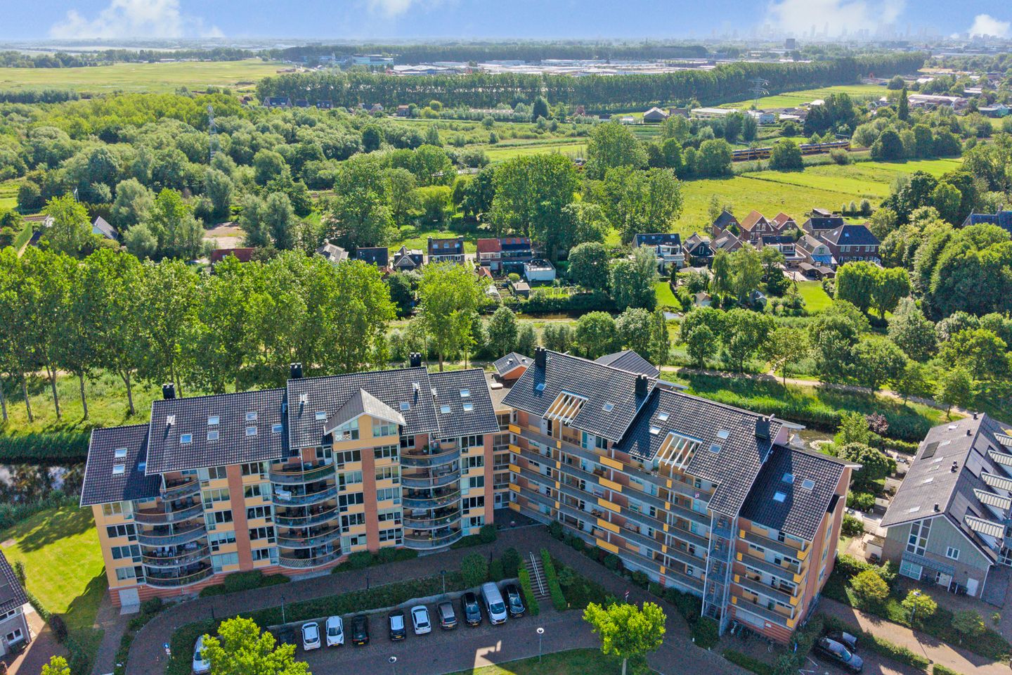 Spacious Maisonette Apartment with Panoramic Views in Schiedam — 55