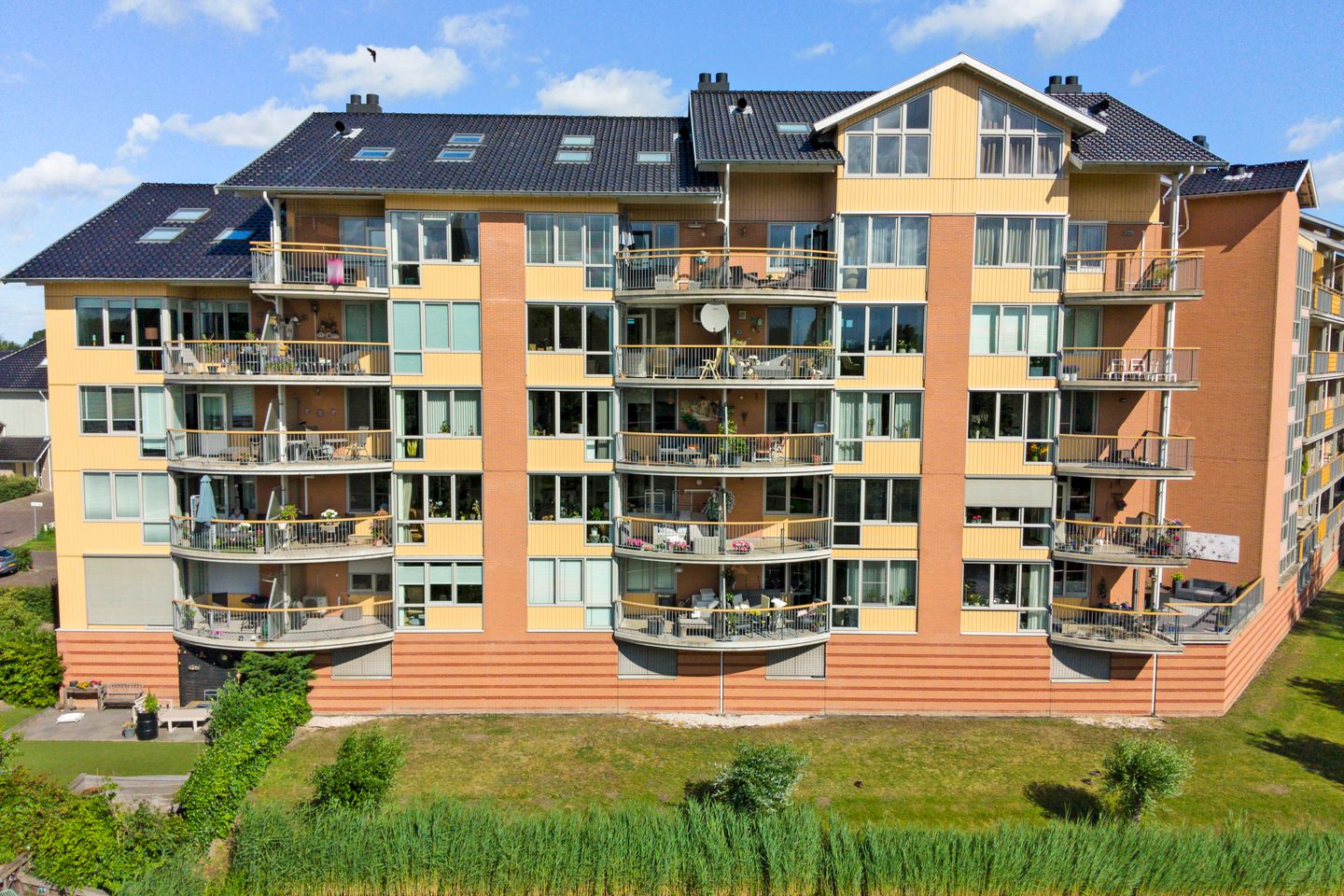 Spacious Maisonette Apartment with Panoramic Views in Schiedam — 49