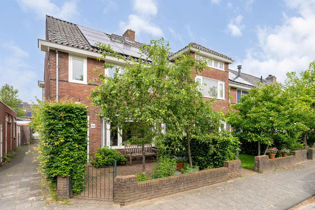 Fully Renovated 1930s-Style Corner Home in Desirable De Vliert Neighborhood