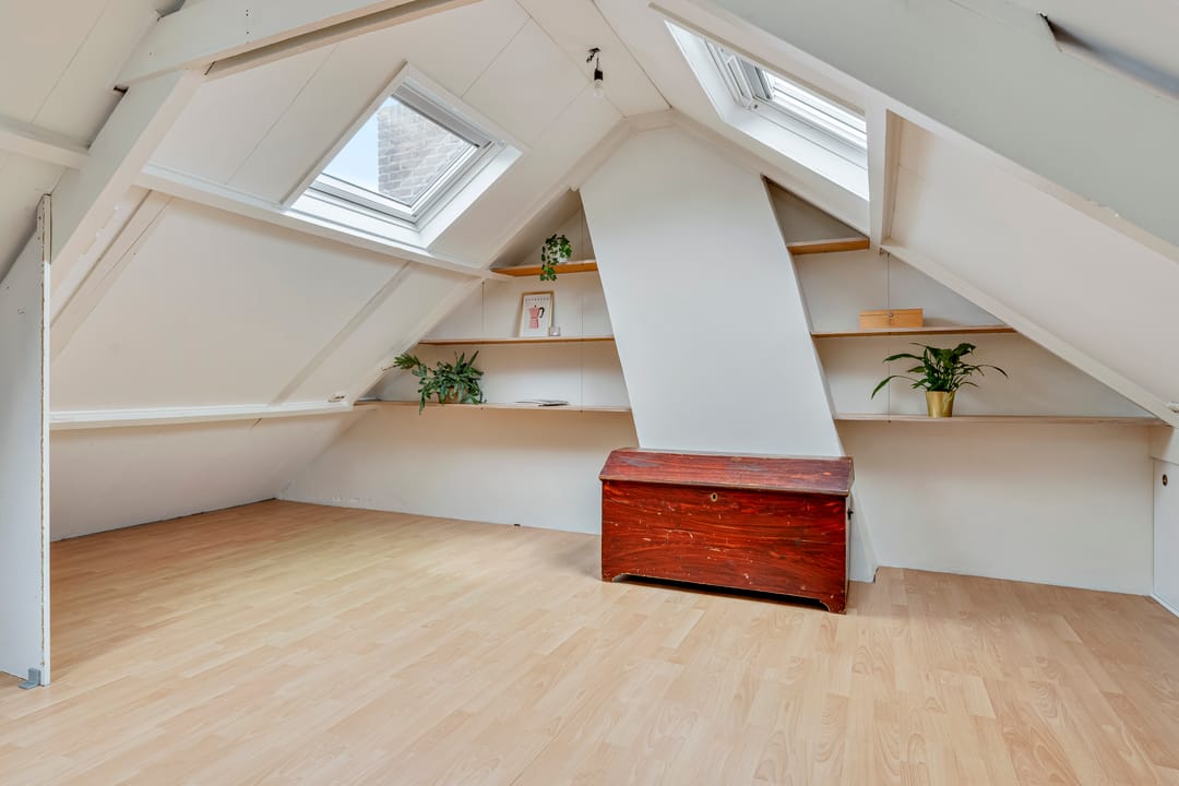 Fully Renovated 1930s-Style Corner Home in Desirable De Vliert Neighborhood — 38