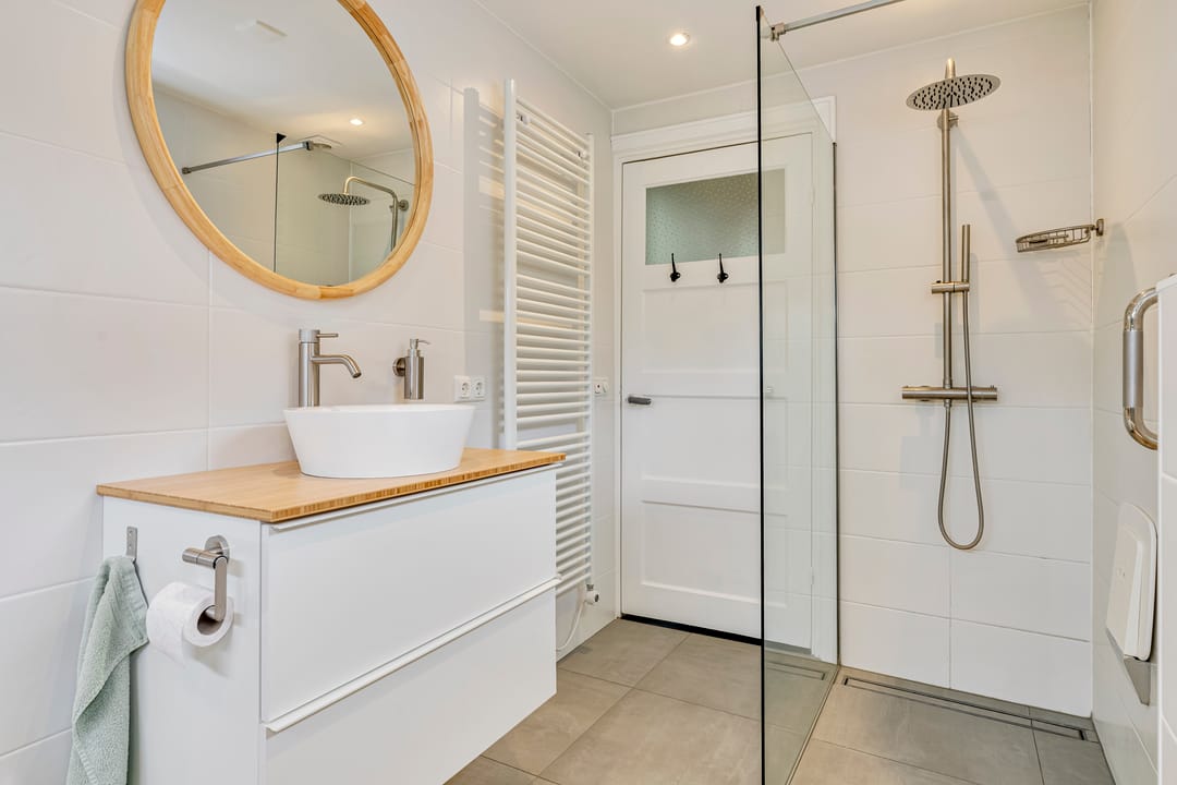 Fully Renovated 1930s-Style Corner Home in Desirable De Vliert Neighborhood — 32
