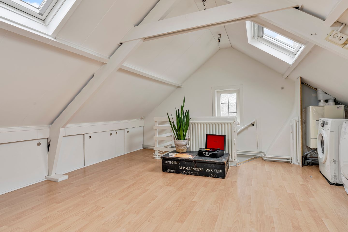 Fully Renovated 1930s-Style Corner Home in Desirable De Vliert Neighborhood — 35