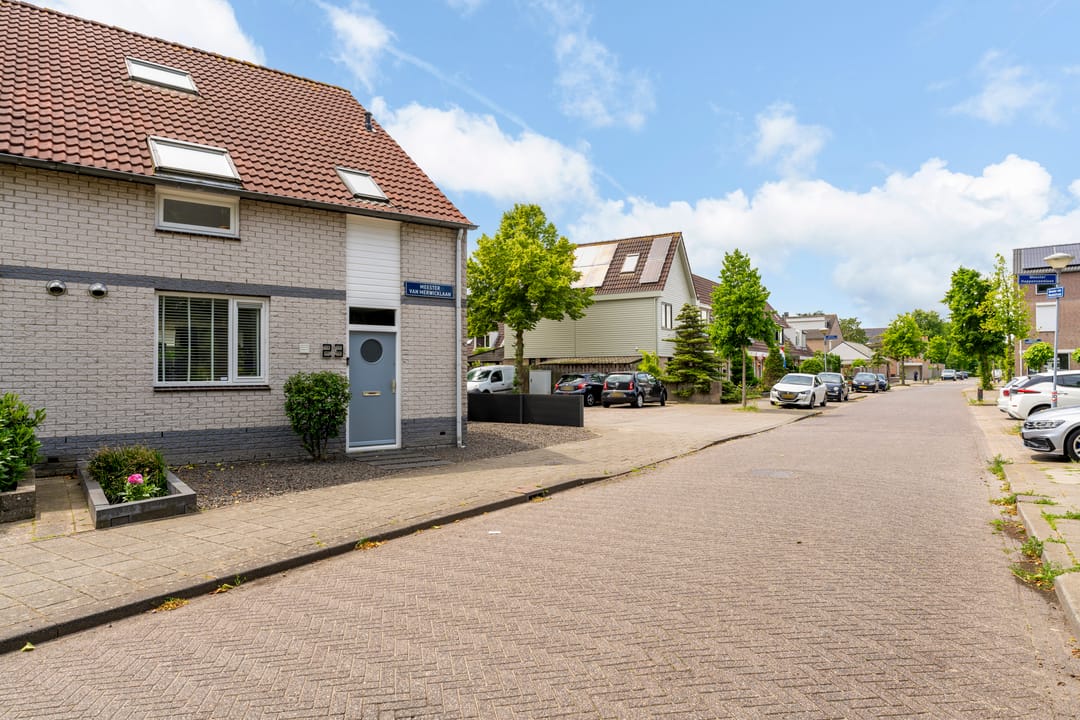 Move-in Ready Semi-Detached Family Home with Solar Panels in Maaspoort — 43