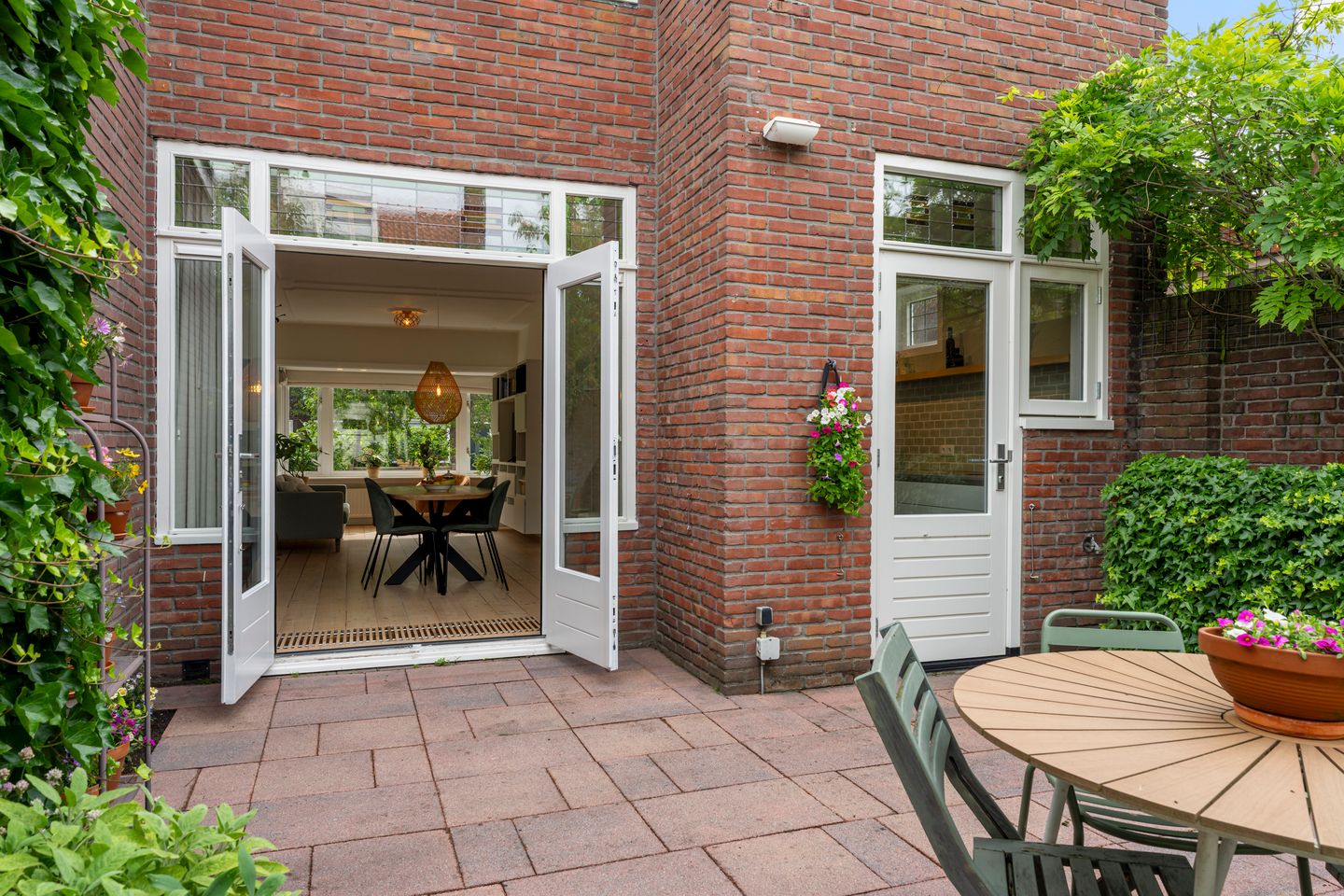 Fully Renovated 1930s-Style Corner Home in Desirable De Vliert Neighborhood — 19