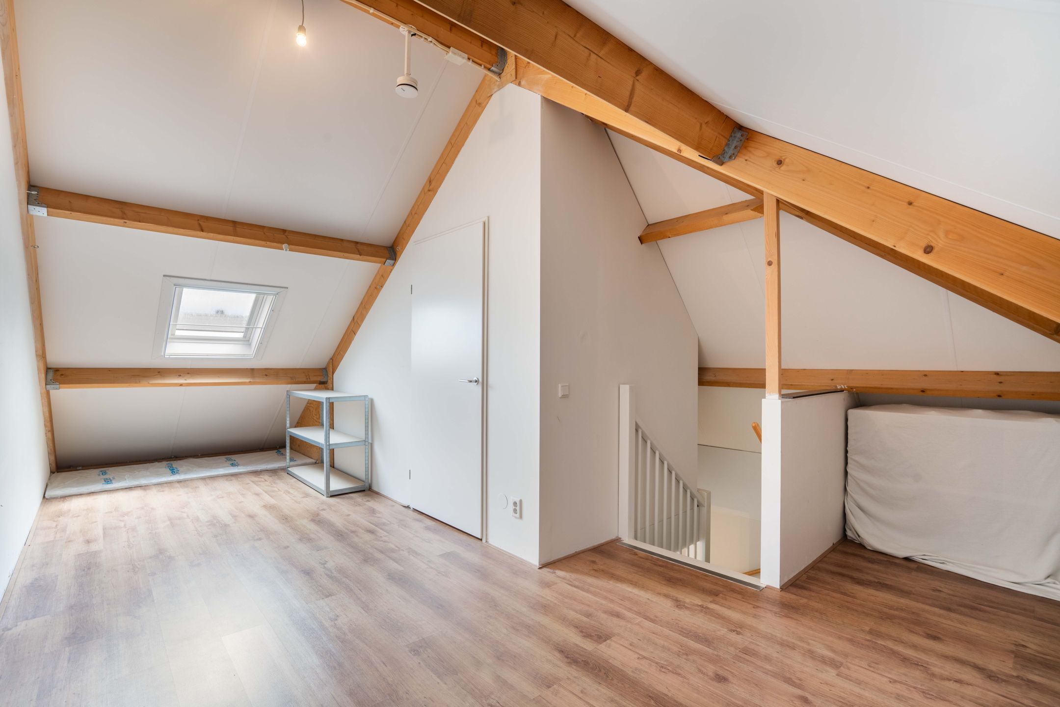 Modern Semi-Detached Home with 4 Bedrooms and Private Parking in Nederweert — 39