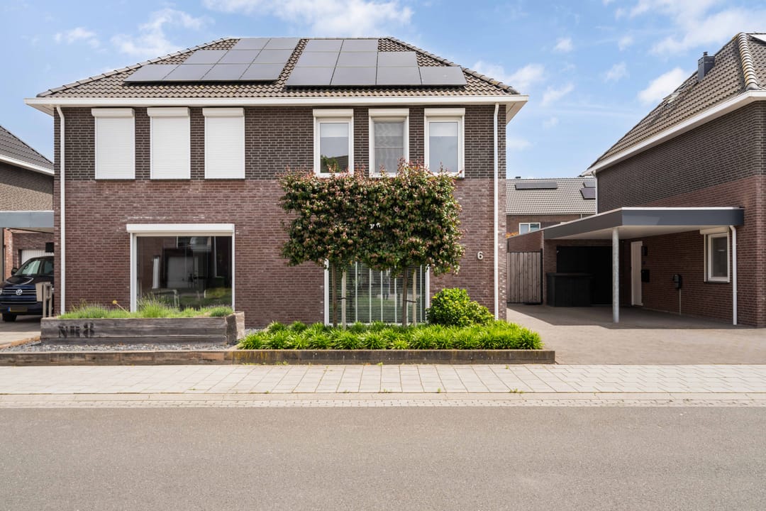 Modern Semi-Detached Home with 4 Bedrooms and Private Parking in Nederweert
