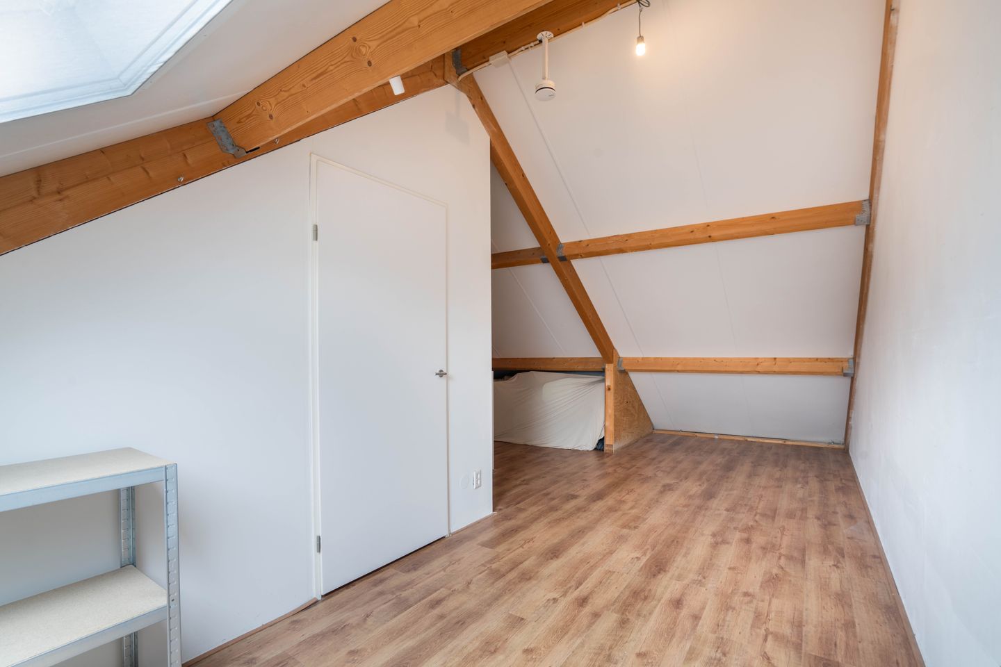 Modern Semi-Detached Home with 4 Bedrooms and Private Parking in Nederweert — 40