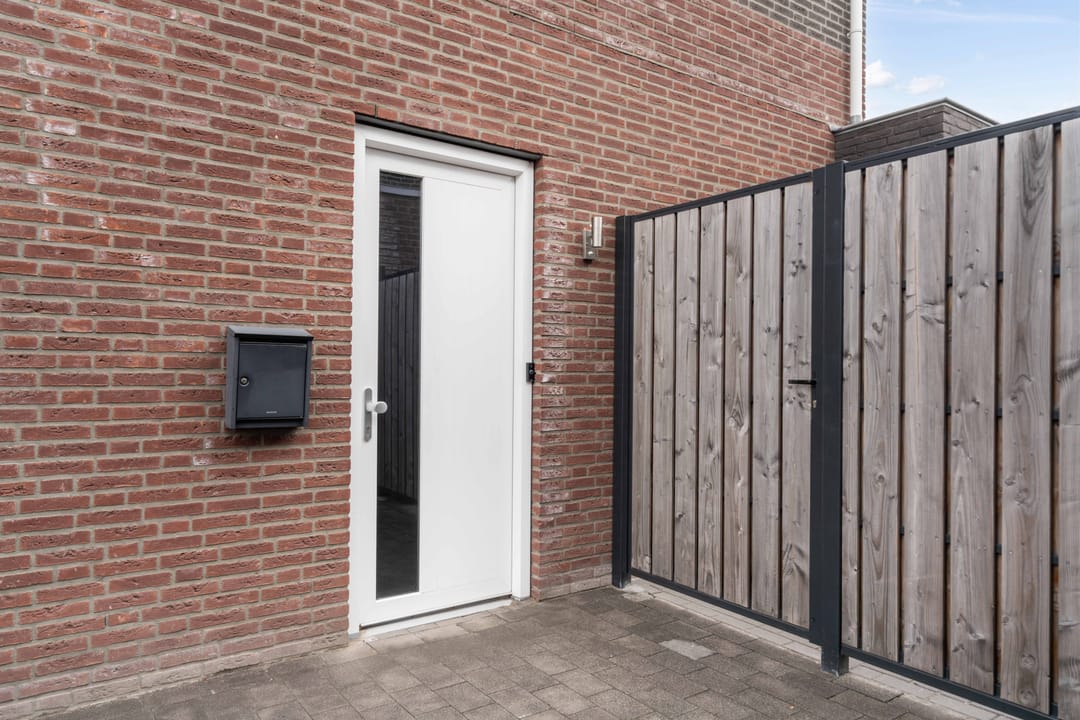 Modern Semi-Detached Home with 4 Bedrooms and Private Parking in Nederweert — 8