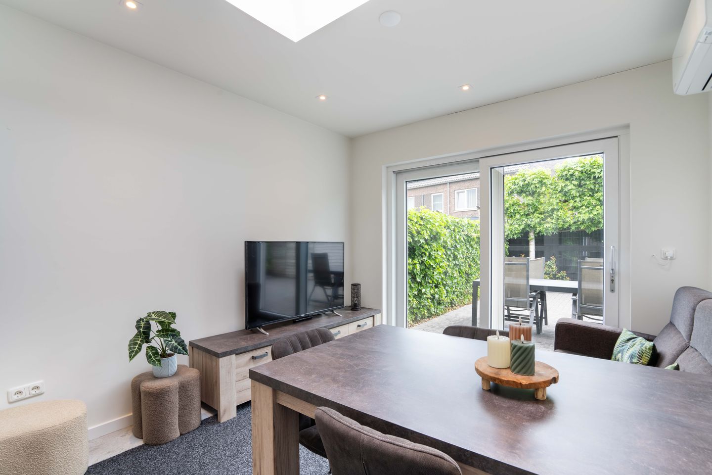 Modern Semi-Detached Home with 4 Bedrooms and Private Parking in Nederweert — 19