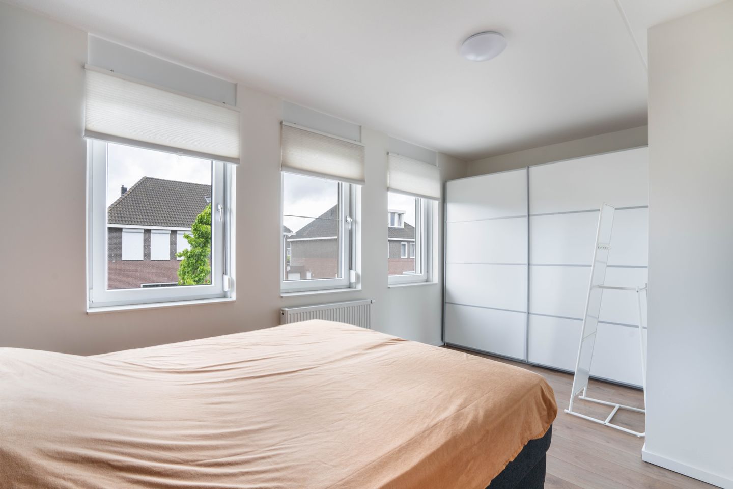 Modern Semi-Detached Home with 4 Bedrooms and Private Parking in Nederweert — 29