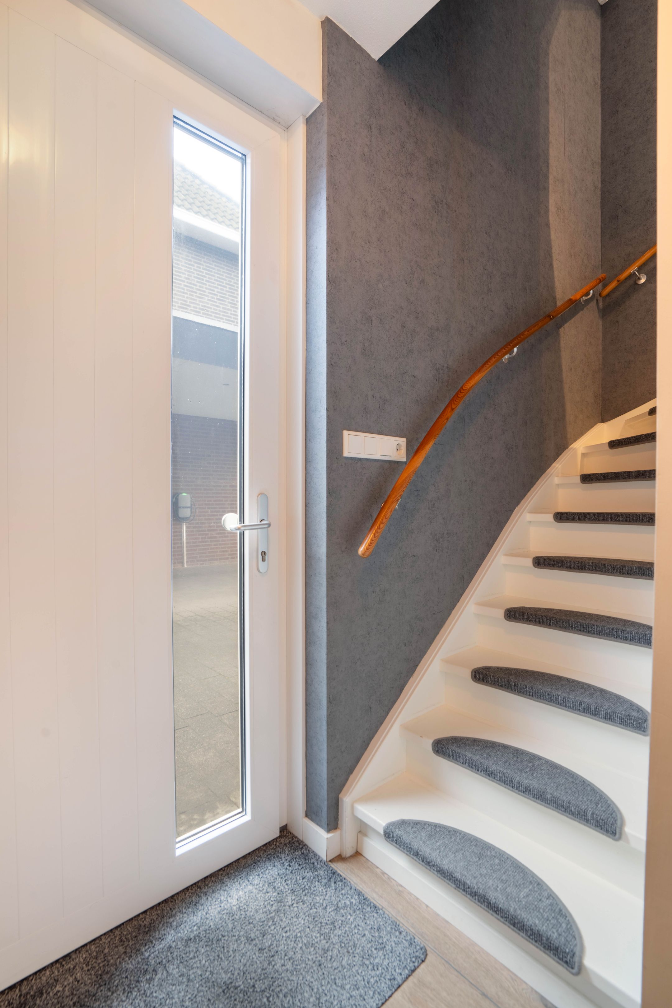 Modern Semi-Detached Home with 4 Bedrooms and Private Parking in Nederweert — 24