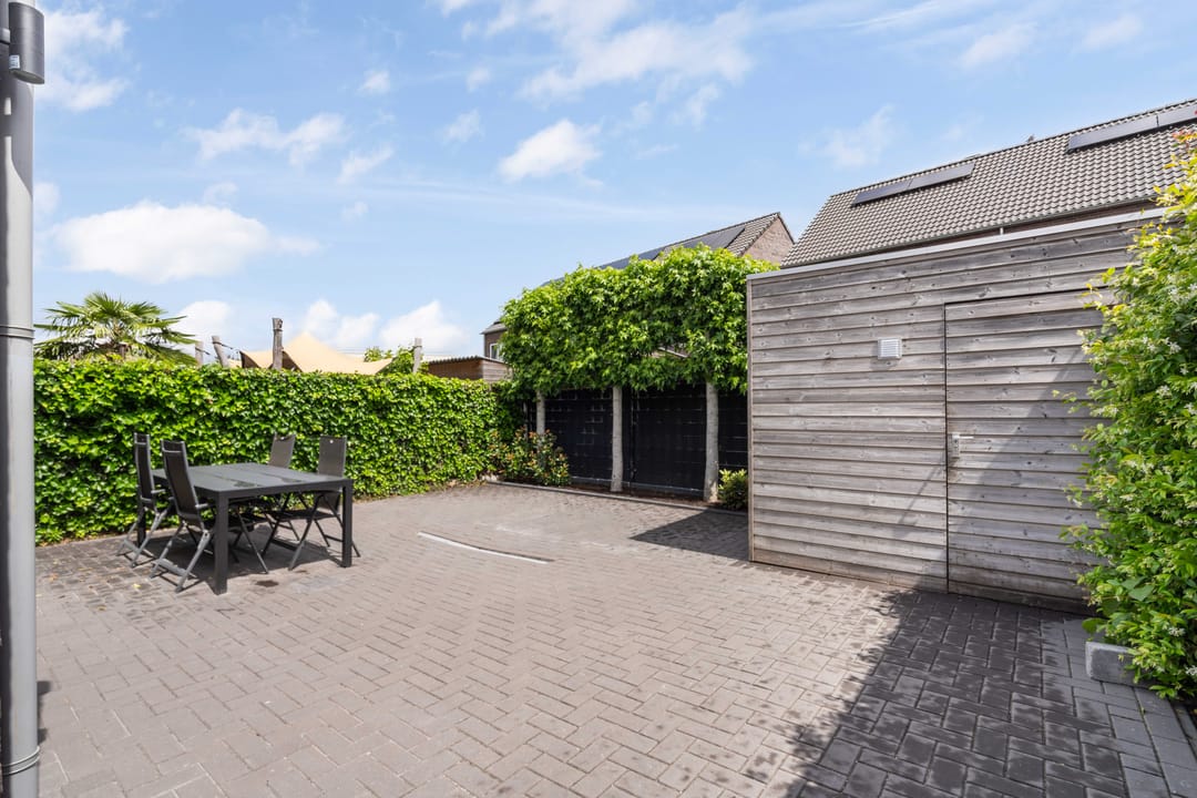 Modern Semi-Detached Home with 4 Bedrooms and Private Parking in Nederweert — 43