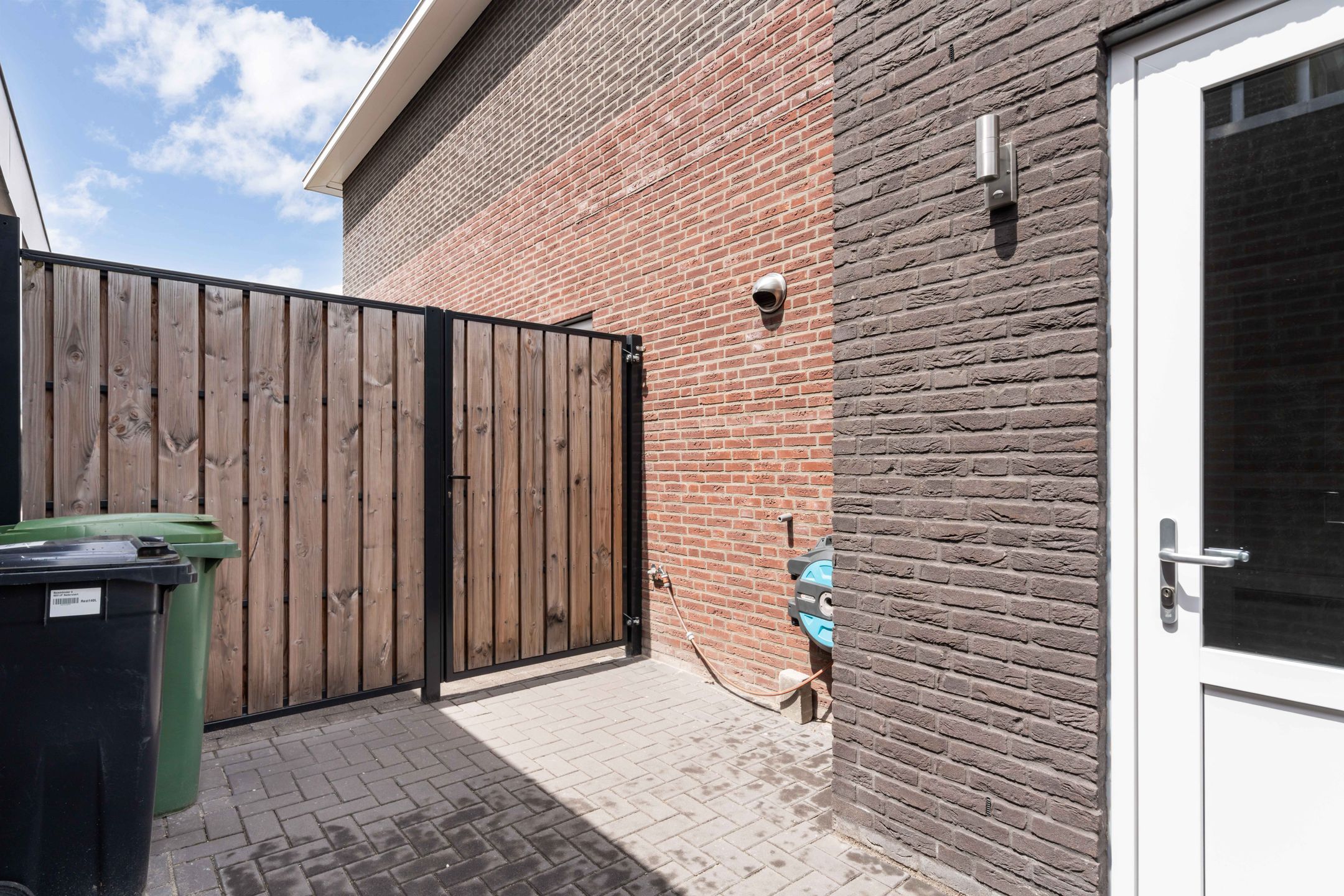 Modern Semi-Detached Home with 4 Bedrooms and Private Parking in Nederweert — 48