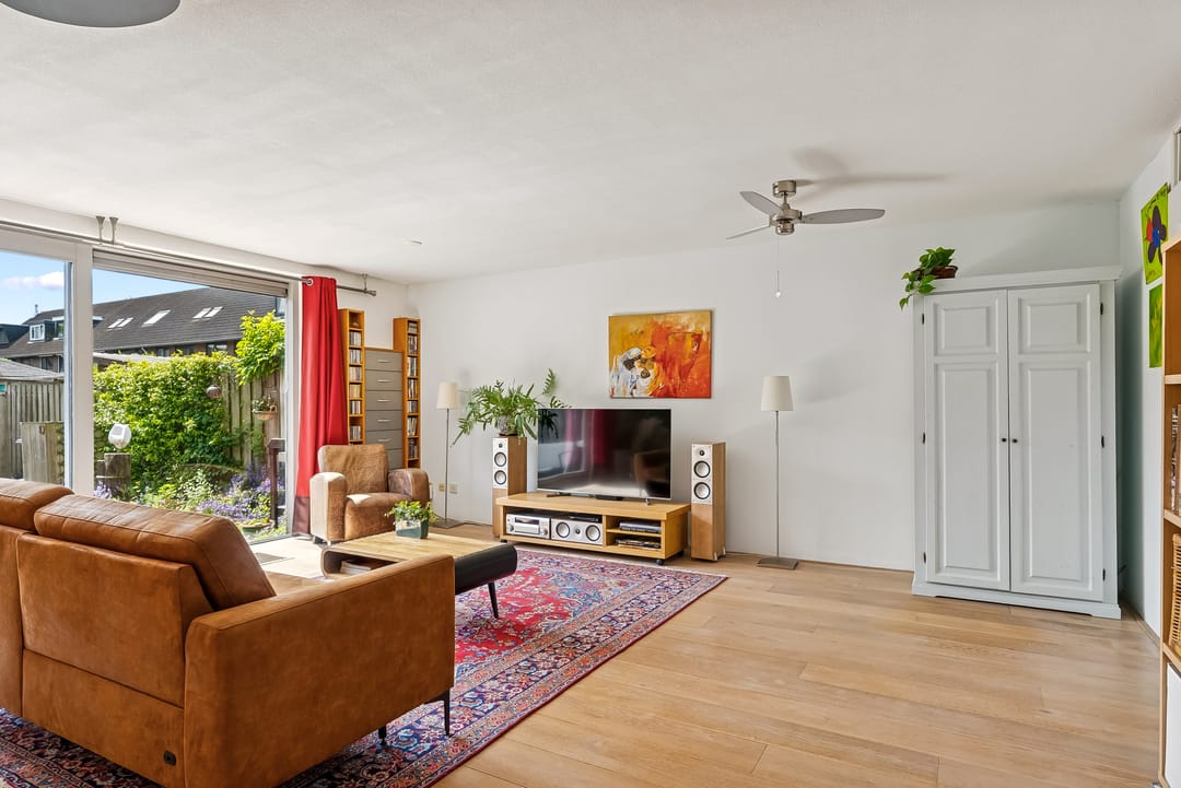 Spacious Family Home with Solar Panels in Almere's Popular Literatuurwijk — 7