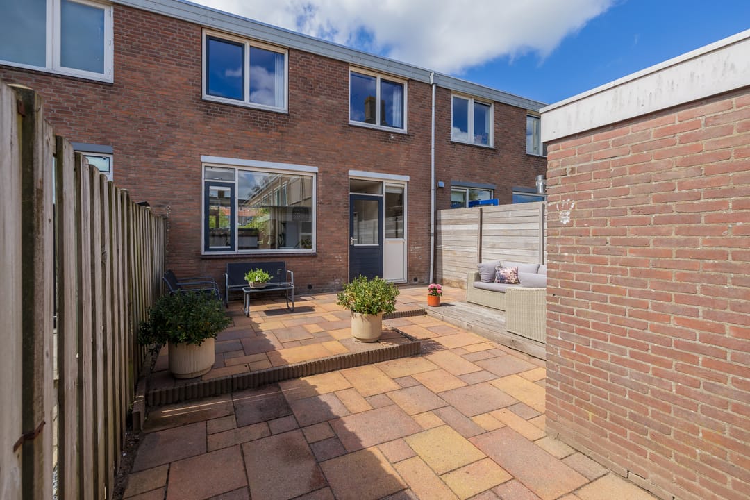 Well-Maintained Family Home with Private Parking in Quiet Sassenheim Neighborhood — 22