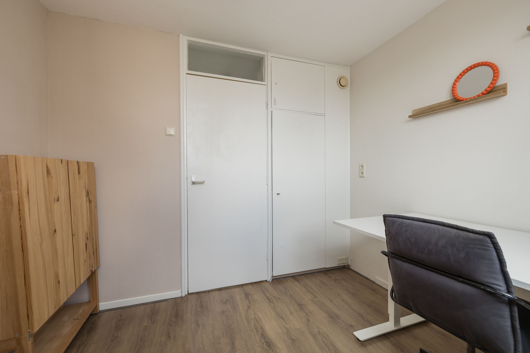 Well-Maintained Family Home with Private Parking in Quiet Sassenheim Neighborhood — 27