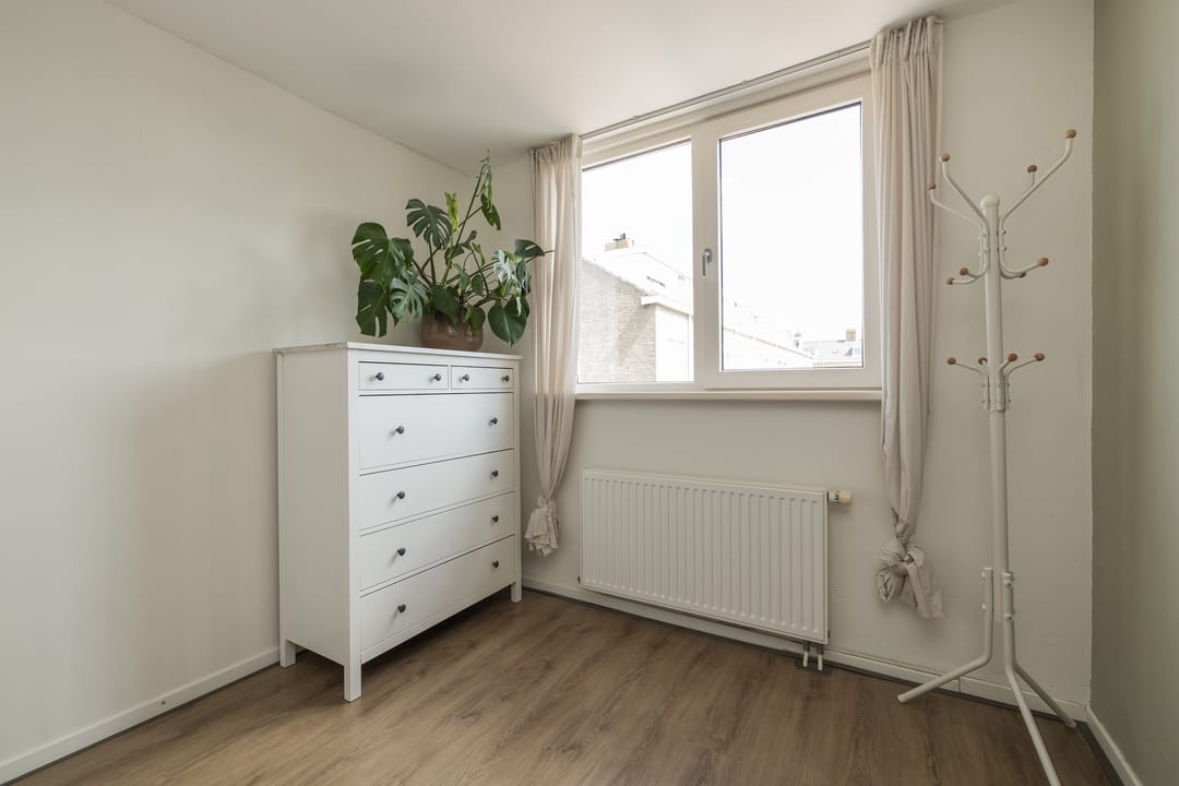 Well-Maintained Family Home with Private Parking in Quiet Sassenheim Neighborhood — 32