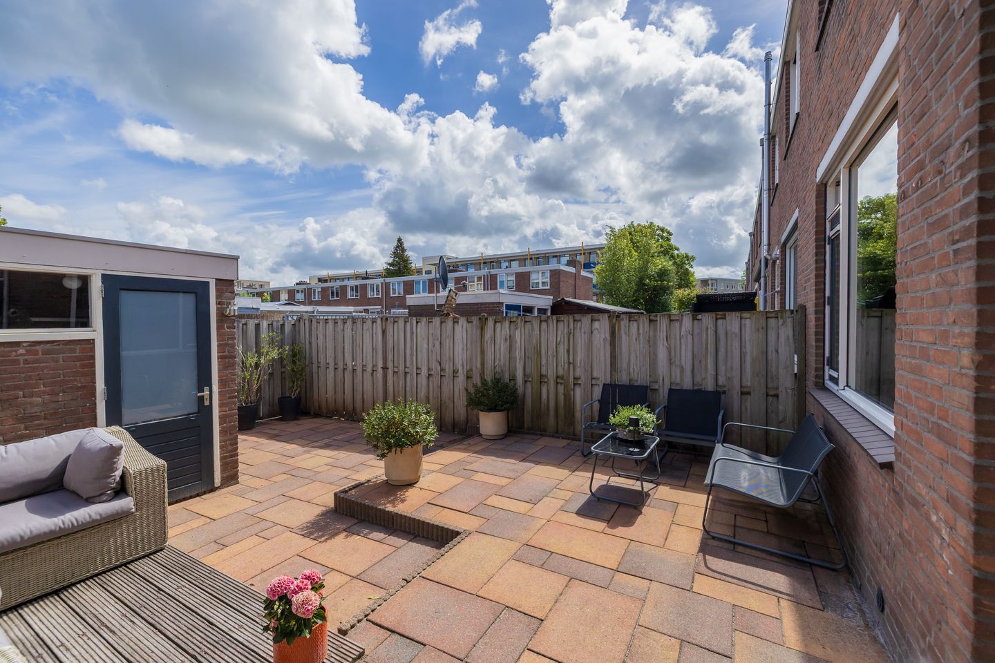 Well-Maintained Family Home with Private Parking in Quiet Sassenheim Neighborhood — 19