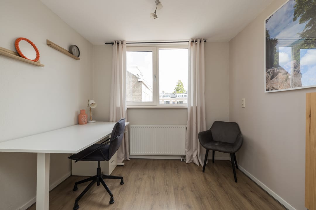 Well-Maintained Family Home with Private Parking in Quiet Sassenheim Neighborhood — 26