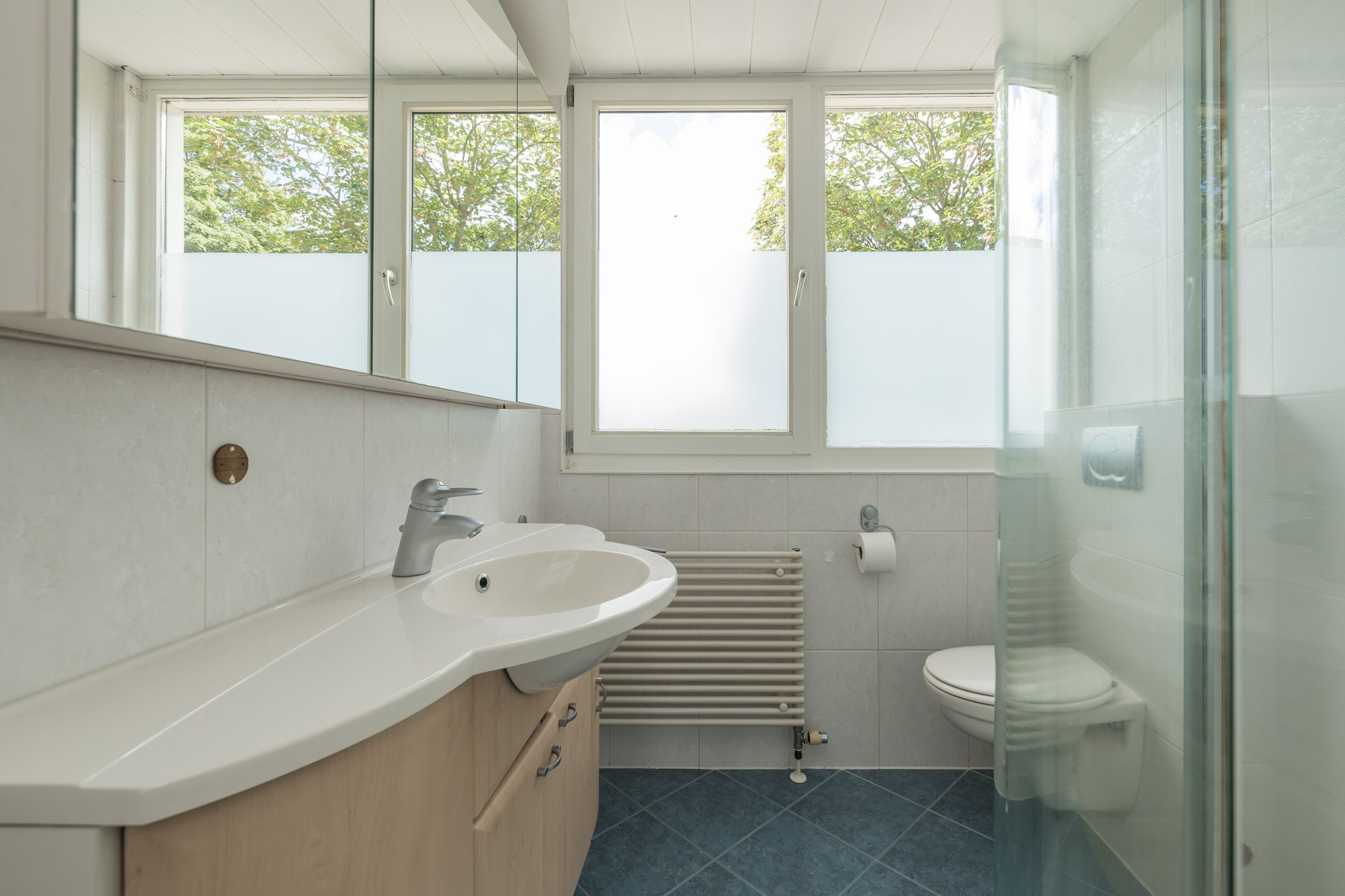 Well-Maintained Family Home with Private Parking in Quiet Sassenheim Neighborhood — 24