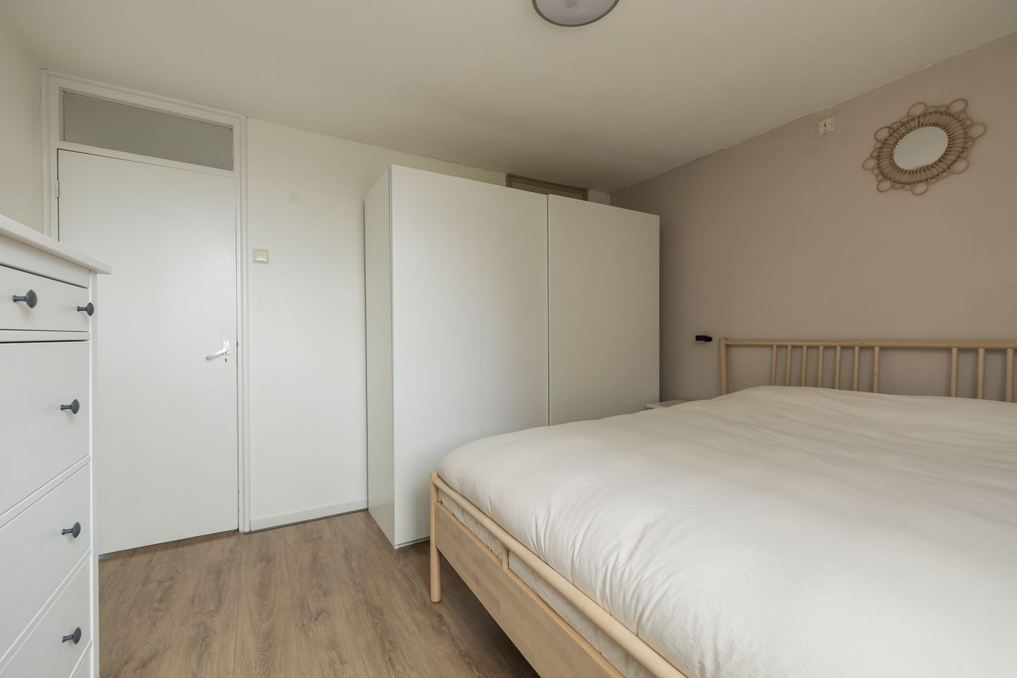 Well-Maintained Family Home with Private Parking in Quiet Sassenheim Neighborhood — 29