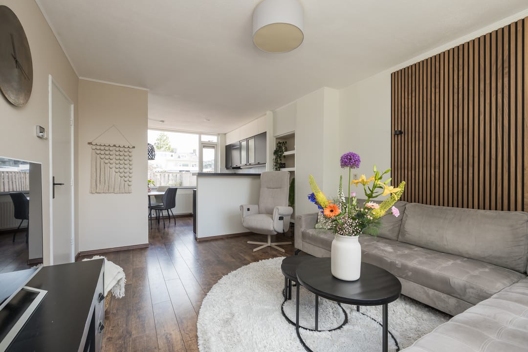 Well-Maintained Family Home with Private Parking in Quiet Sassenheim Neighborhood — 7