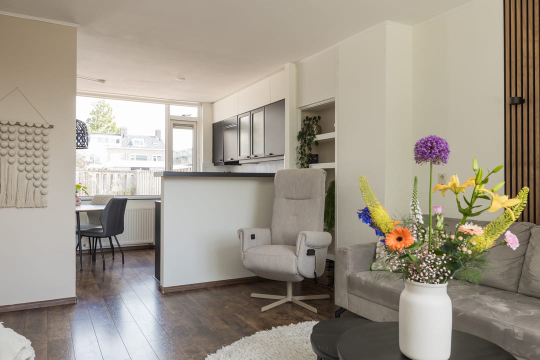 Well-Maintained Family Home with Private Parking in Quiet Sassenheim Neighborhood — 8