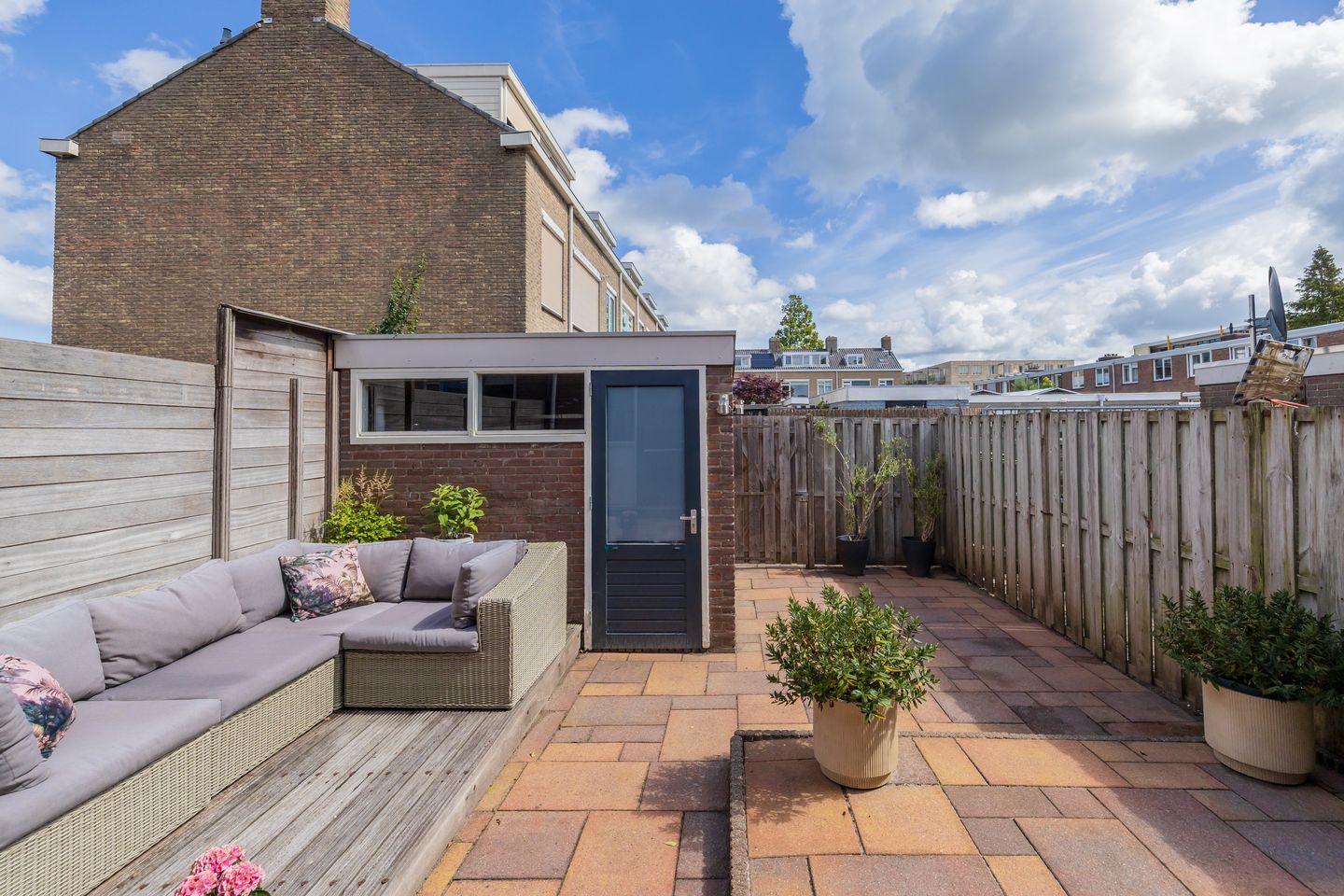 Well-Maintained Family Home with Private Parking in Quiet Sassenheim Neighborhood — 20