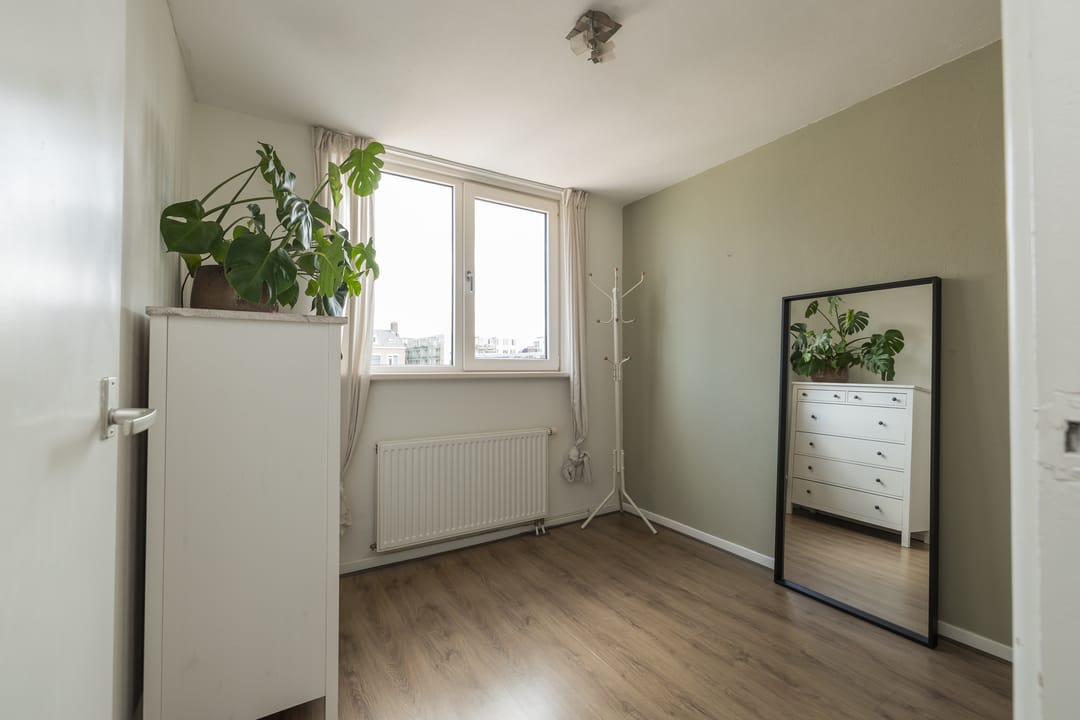Well-Maintained Family Home with Private Parking in Quiet Sassenheim Neighborhood — 31