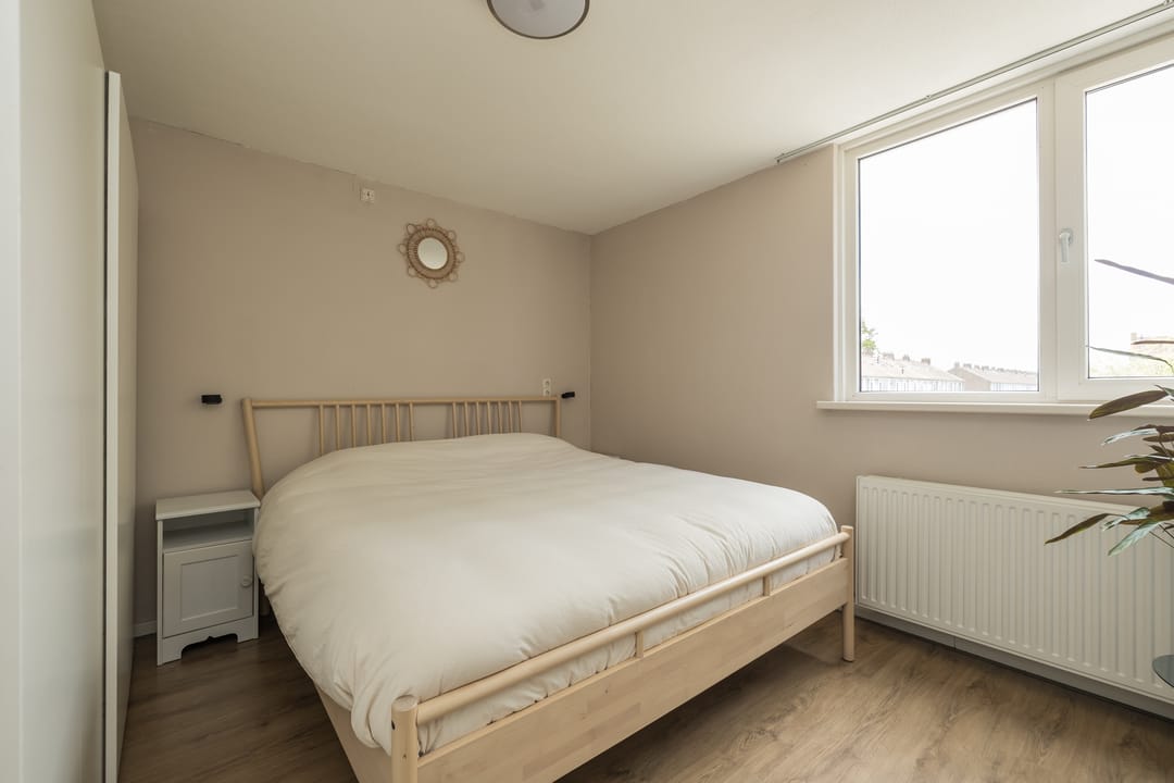 Well-Maintained Family Home with Private Parking in Quiet Sassenheim Neighborhood — 28