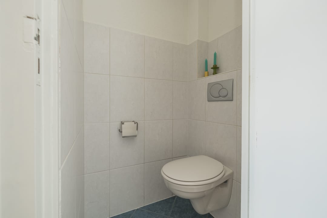Well-Maintained Family Home with Private Parking in Quiet Sassenheim Neighborhood — 16