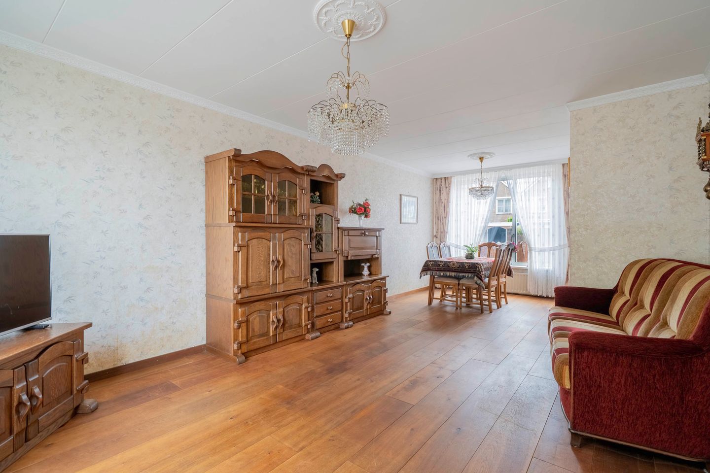 Family Home with Renovation Potential in the Popular Bloemenbuurt of Volendam — 10